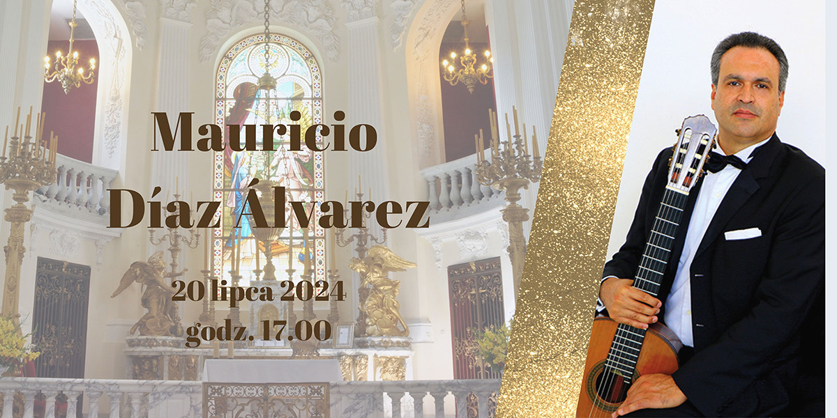 Koncert Mauricio Diaza Alvareza w Muzeum Zamoyskich w Kozłówce po prawej stronie zdjęcia mężczyzna o ciemnych włosach, ubrany w formalny strój, składający się z ciemnej marynarki, białej koszuli i ciemnych spodni. Trzyma gitarę w dłoniach, sugerując, że jest gotowy do występu. Po lewej stronie, na tle wnętrza kaplicy w Kozłówce, znajduje się napis: "Mauricio Diaz Alvarez, 20 lipca, godz. 17.00". Kaplica w tle ma zabytkowy, elegancki wygląd z charakterystycznymi elementami architektonicznymi, które dodają zdjęciu artystycznego uroku.