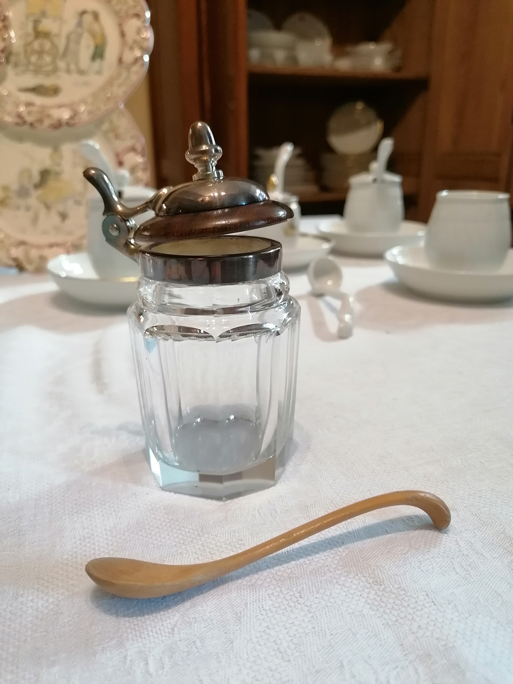 Musztardniczki ze zbiorow Muzeum Zamoyskich w Kozłówce