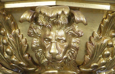 Latarnia z sieni pałacowej, detal z głową lwa