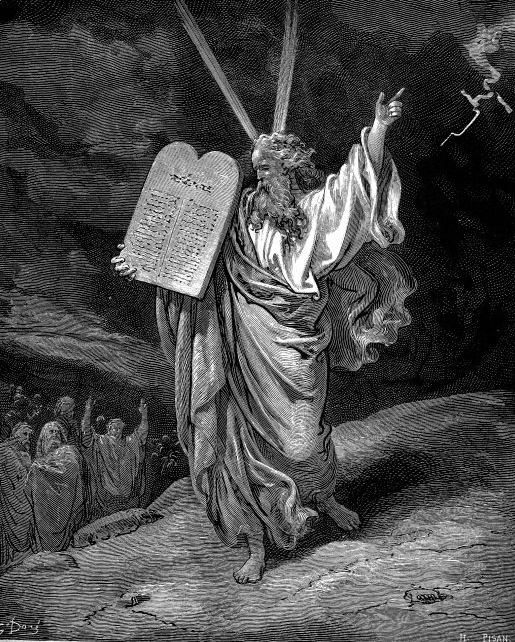 Gustav Doré, „Mojżesz schodzi z góry Synaj Na ciemnym tle, na pierwszym planie widać postać Mojżesza stojącego na górze Synaj. Ubrany jest w szaty sięgające kostek. Ma długie włosy i brodę. W prawej ręce trzyma kamienną tablicę z wyrytymi dziesięcioma przykazaniami. Prawą rękę podnosi do góry ze wskazującym palcem.
Na drugim planie, u podnóża góry widać postacie w długich szatach. Osoby te mają zwrócony wzrok ku Mojżeszowi.